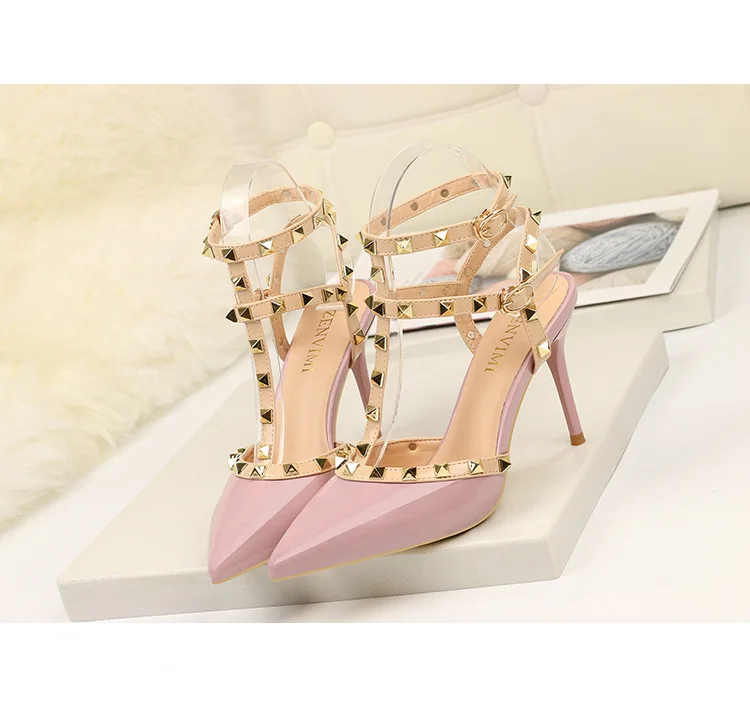 Rivet High Heels Luxury Designer Women Shoes Ladies Pumps Sexy Spring Summer 2019 Fashion Sandals Office Dress White Black Shoes