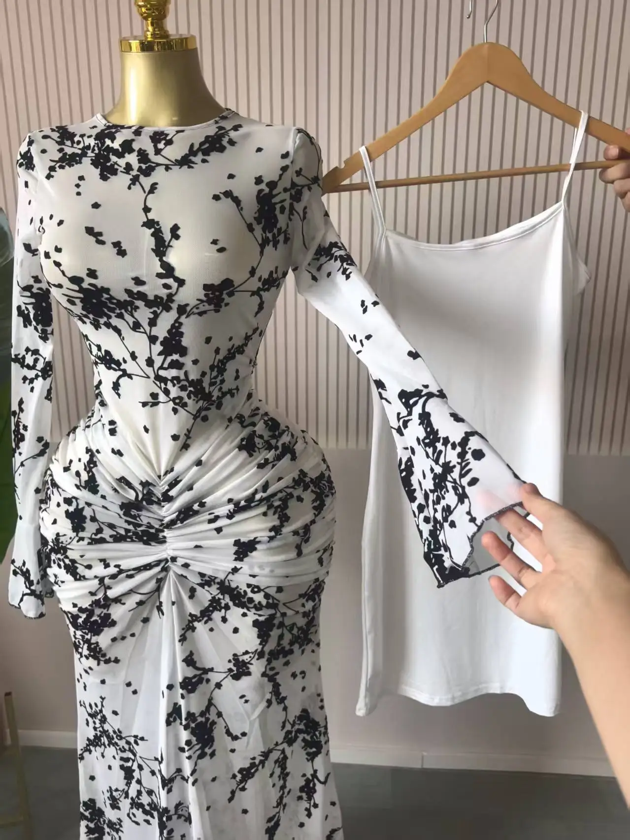 CM.YAYA 2025 Fall Women Long Sleeve Stacked Mesh See Though with Lining Bodycon Long Dress Evening Birthday Sexy Party Dresses CM.YAYA 2025 Fall Women Long Sleeve Stacked Mesh See Though with Lining Bodycon Long Dress Evening Birthday Sexy Party Dresses