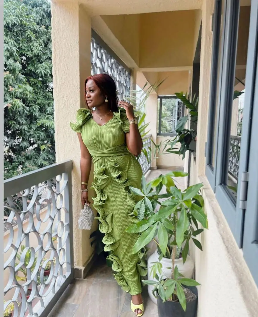 CM.YAYA Women Ruffles Splicing V-neck Sleeveless Bodycon Midi Pleated Maxi Long Dress 2025 Birthday Sexy Club Party Even Dresses CM.YAYA Women Ruffles Splicing V-neck Sleeveless Bodycon Midi Pleated Maxi Long Dress 2025 Birthday Sexy Club Party Even Dresses