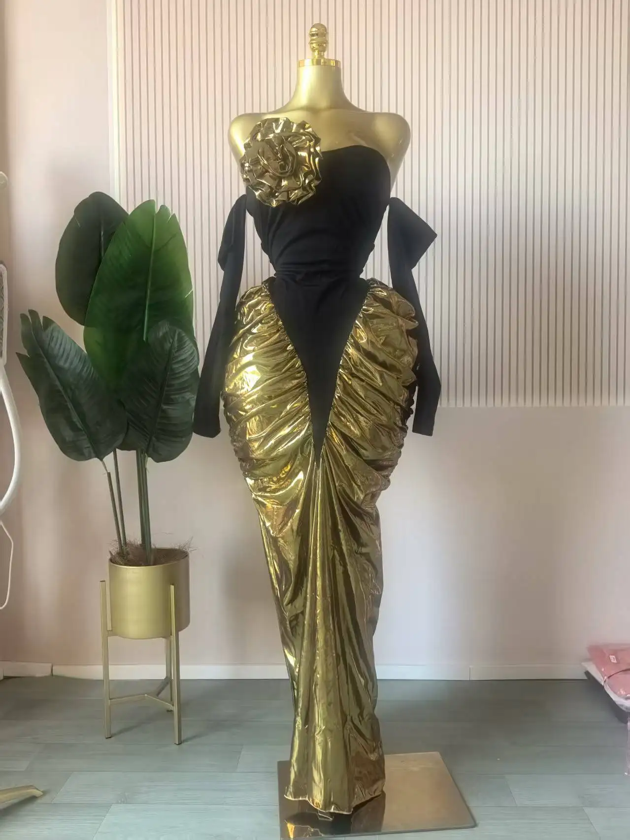 CM.YAYA Women Off Shoulder Long Sleeve Floral Gilding Patchwork Stacked Ruched Maxi Long Dress 2025 Birthday Sexy Party Dresses CM.YAYA Women Off Shoulder Long Sleeve Floral Gilding Patchwork Stacked Ruched Maxi Long Dress 2025 Birthday Sexy Party Dresses