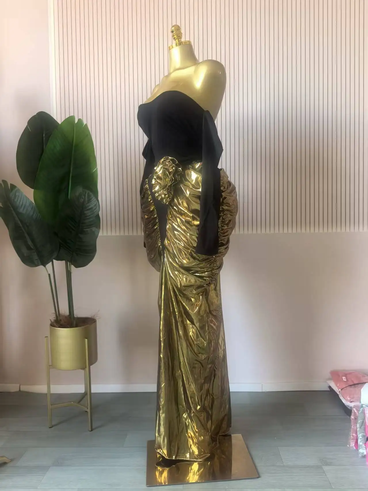 CM.YAYA Women Off Shoulder Long Sleeve Floral Gilding Patchwork Stacked Ruched Maxi Long Dress 2025 Birthday Sexy Party Dresses CM.YAYA Women Off Shoulder Long Sleeve Floral Gilding Patchwork Stacked Ruched Maxi Long Dress 2025 Birthday Sexy Party Dresses