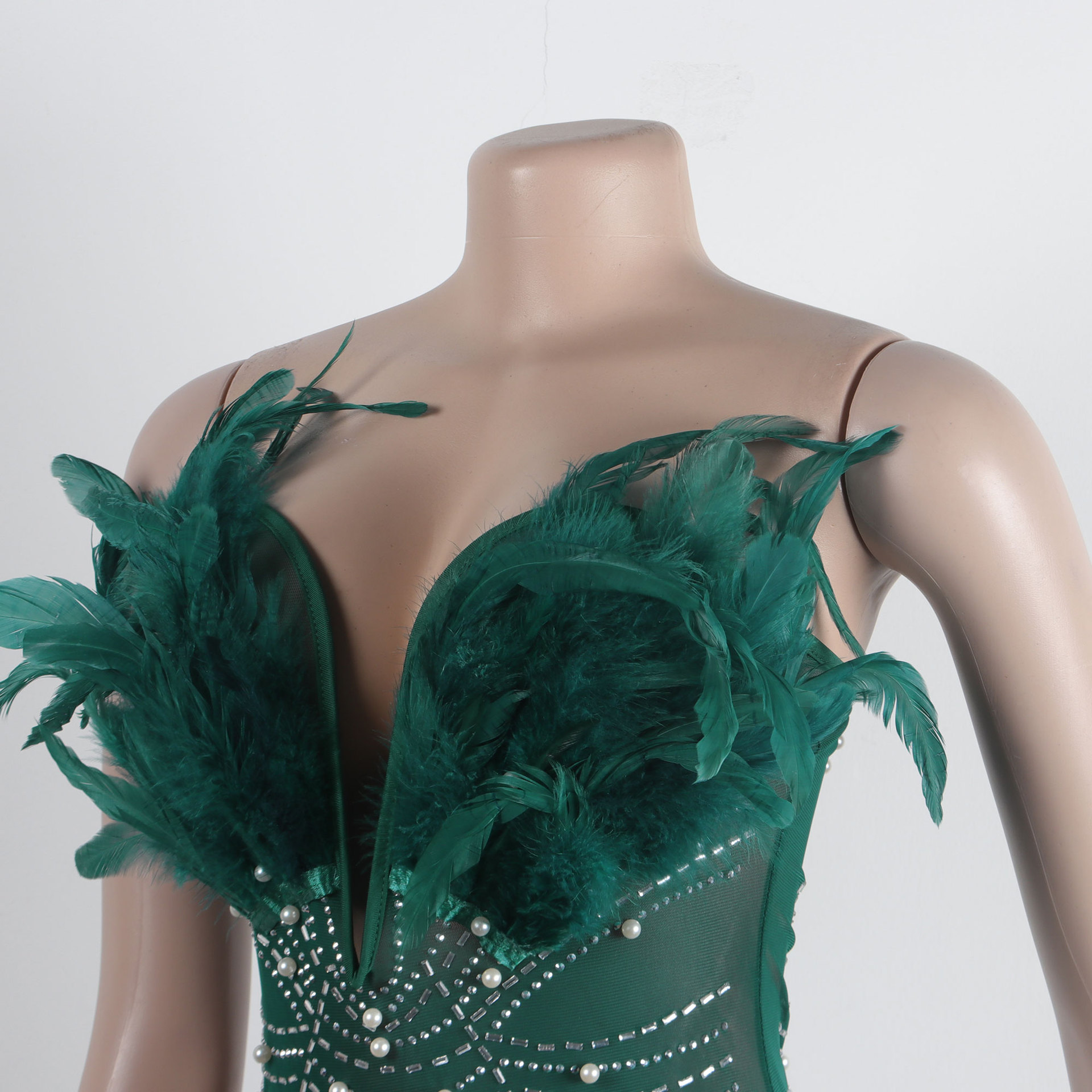 CM.YAYA Women Diamonds Hot Rhinestones Feather Mesh Strapless Plunging V-neck Bodycon Midi Dress 2023 Sexy Party Evening Dresses