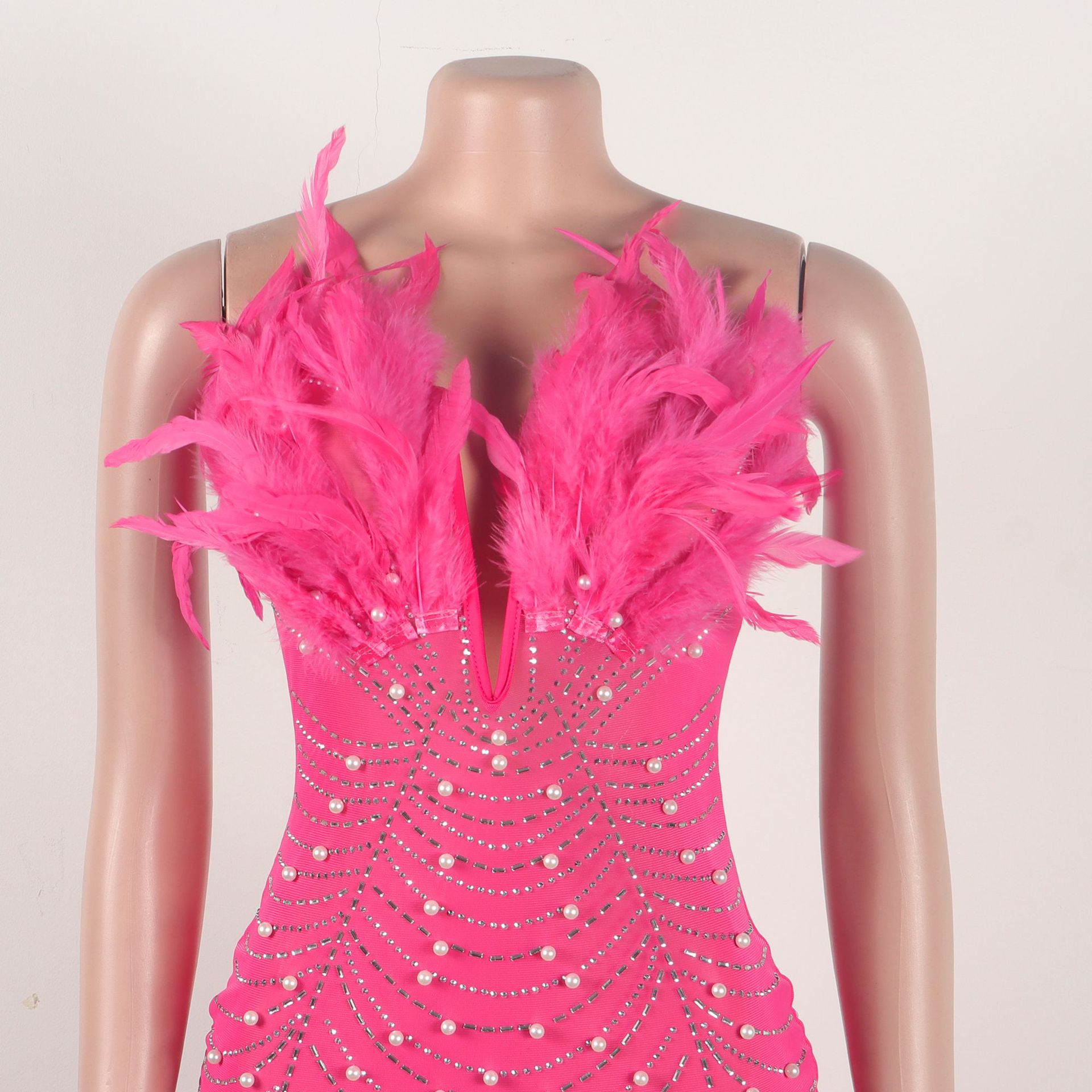 CM.YAYA Women Diamonds Hot Rhinestones Feather Mesh Strapless Plunging V-neck Bodycon Midi Dress 2023 Sexy Party Evening Dresses