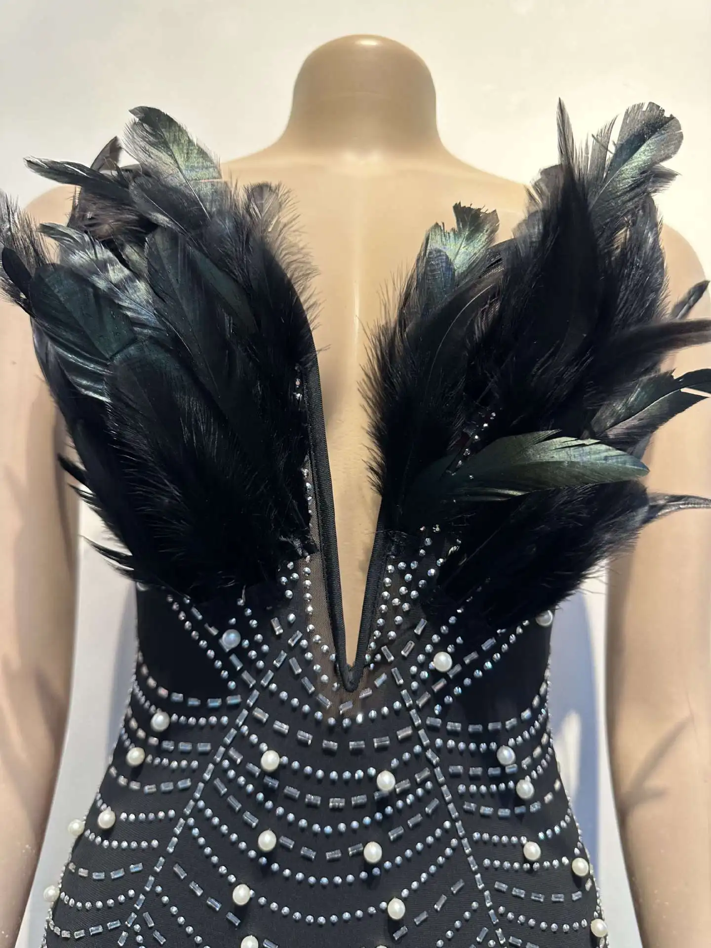 CM.YAYA Women Diamonds Hot Rhinestones Feather Mesh Strapless Plunging V-neck Bodycon Midi Dress 2023 Sexy Party Evening Dresses