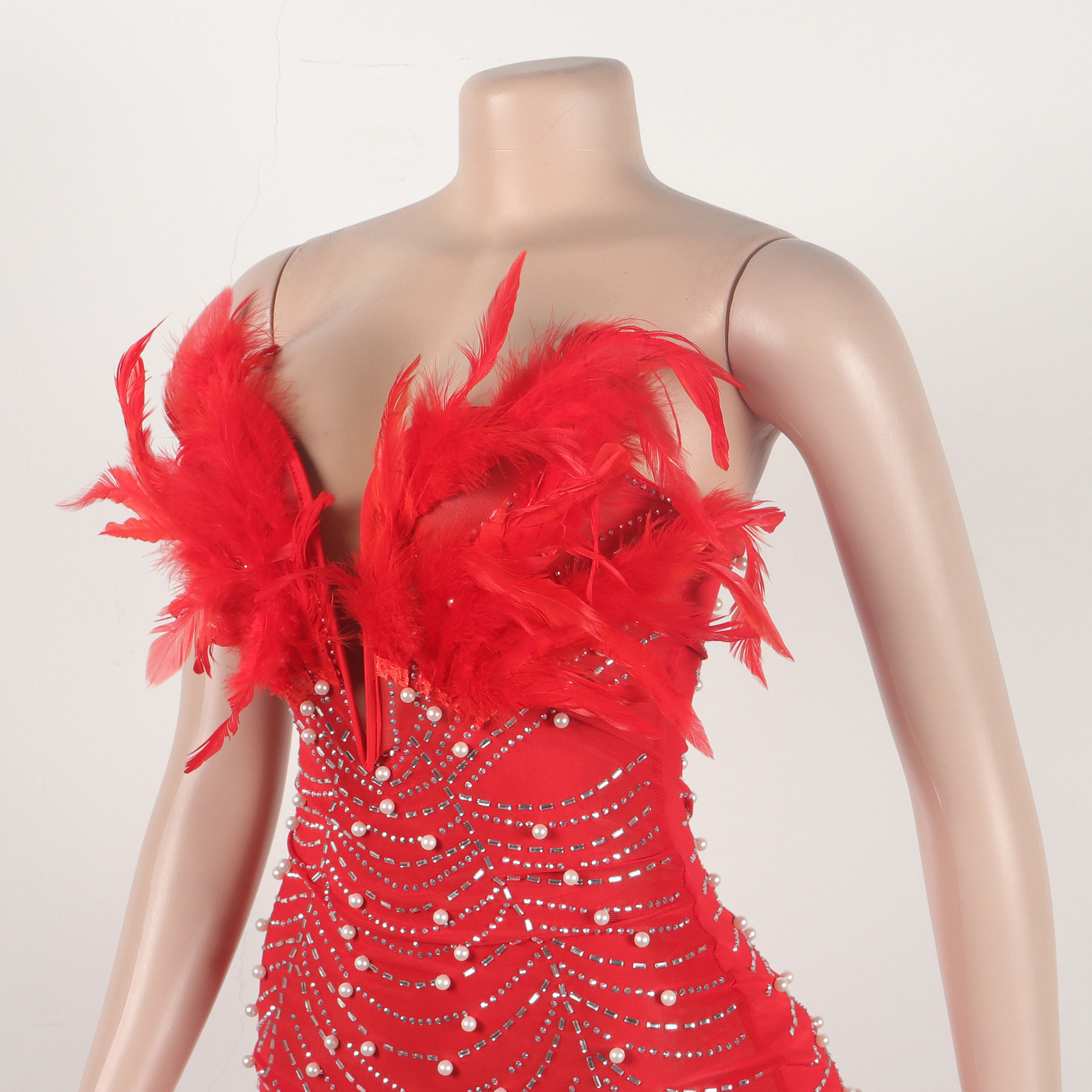 CM.YAYA Women Diamonds Hot Rhinestones Feather Mesh Strapless Plunging V-neck Bodycon Midi Dress 2023 Sexy Party Evening Dresses