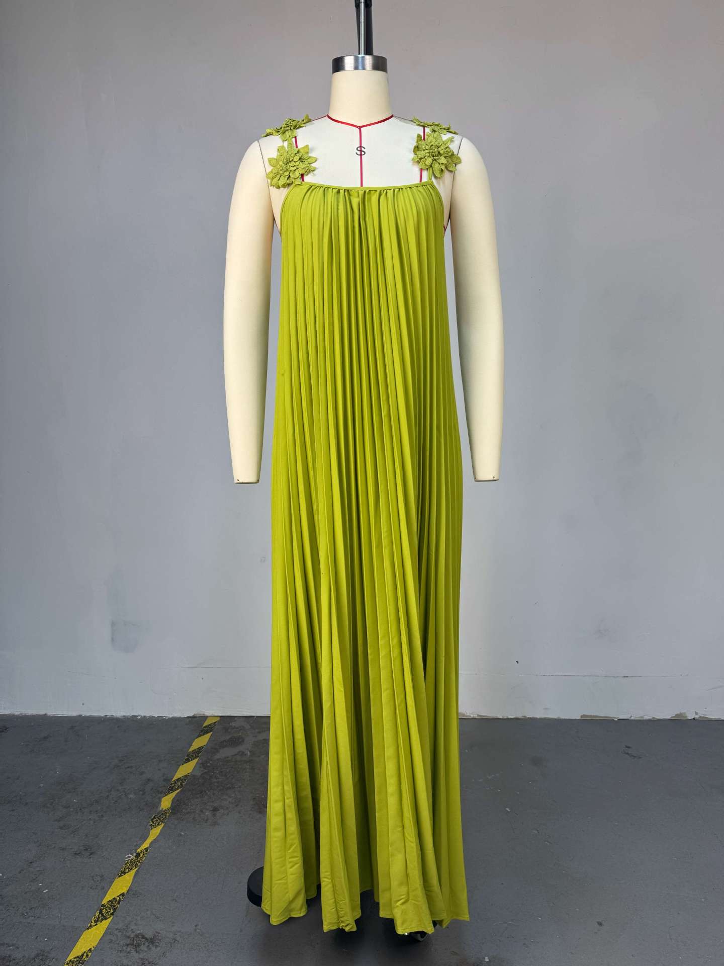 CM.YAYA Women's Floral Applique Spaghetti Strap Pleated Maxi Formal Dress 2026 Education Party Cocktail Night Out Beach Dresses