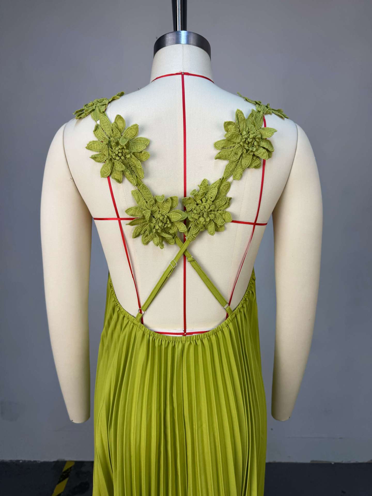 CM.YAYA Women's Floral Applique Spaghetti Strap Pleated Maxi Formal Dress 2026 Education Party Cocktail Night Out Beach Dresses