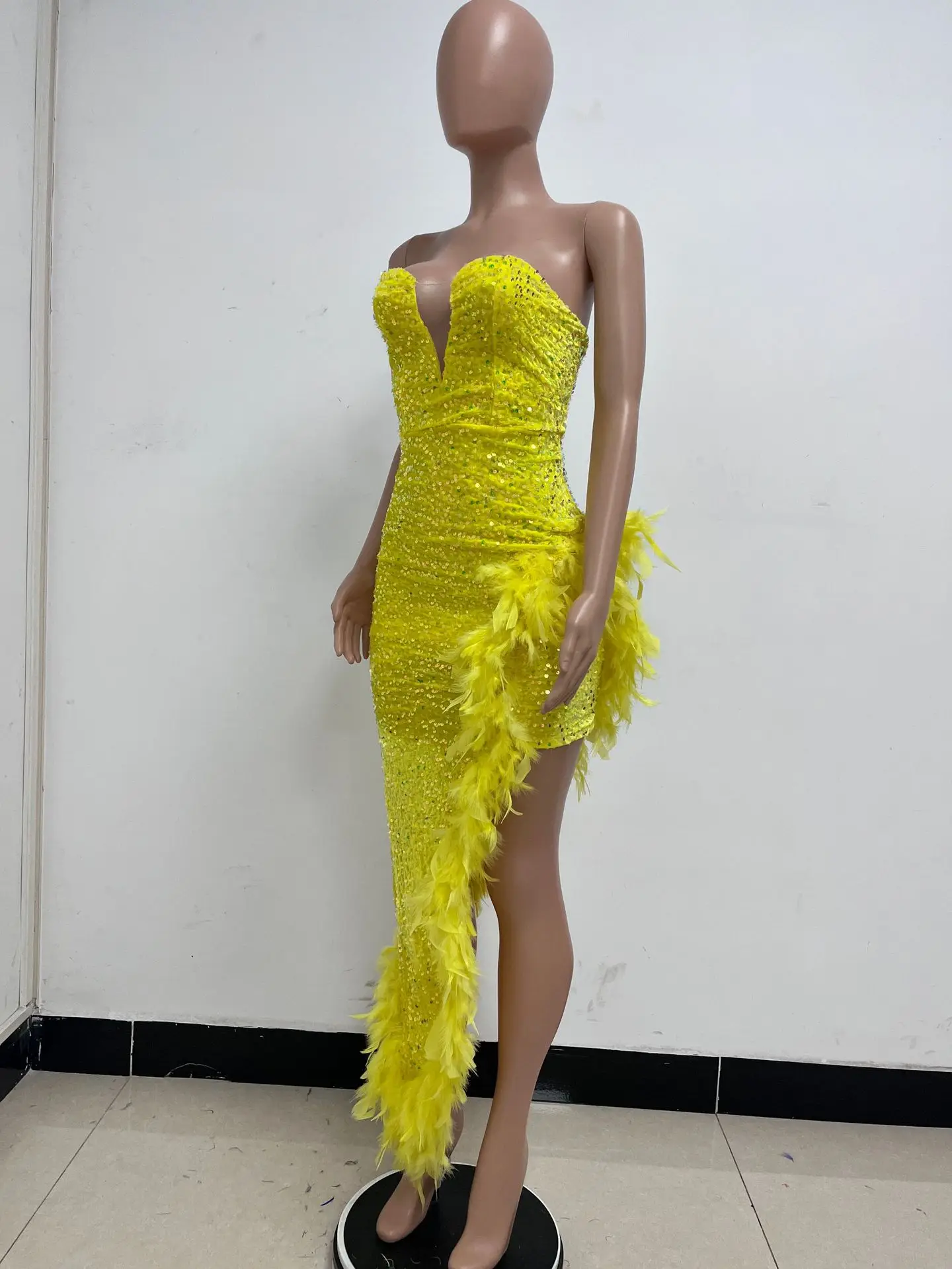 CM.YAYA Women Sequined Strapless Feather High Side Split Strapless Bodycon Midi Maxi Dress Sexy Club Even Party Dresses Vestidos CM.YAYA Women Sequined Strapless Feather High Side Split Strapless Bodycon Midi Maxi Dress Sexy Club Even Party Dresses Vestidos