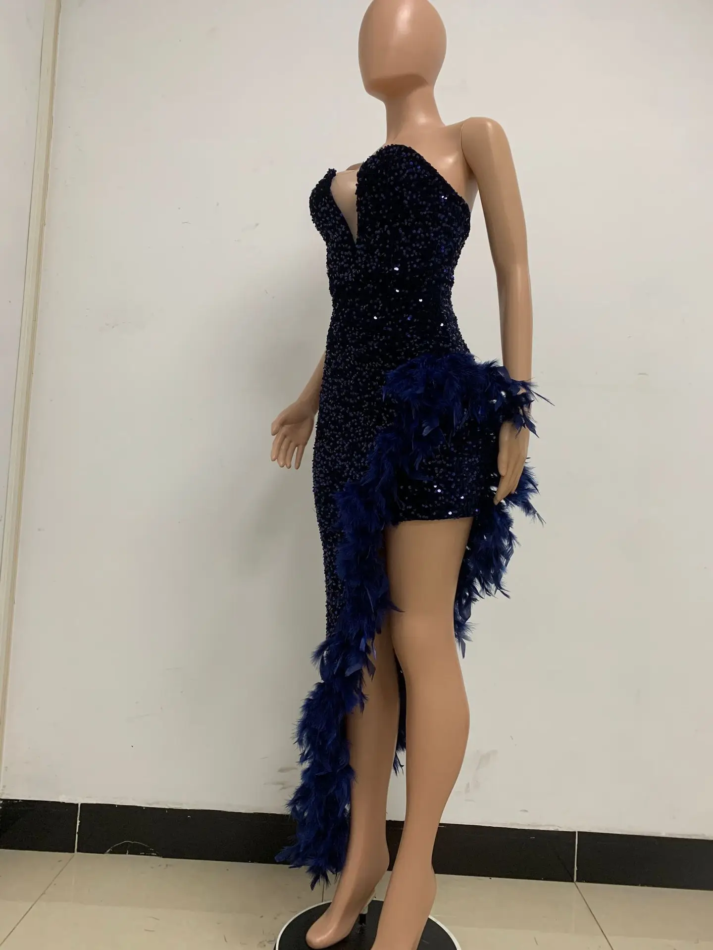 CM.YAYA Women Sequined Strapless Feather High Side Split Strapless Bodycon Midi Maxi Dress Sexy Club Even Party Dresses Vestidos CM.YAYA Women Sequined Strapless Feather High Side Split Strapless Bodycon Midi Maxi Dress Sexy Club Even Party Dresses Vestidos