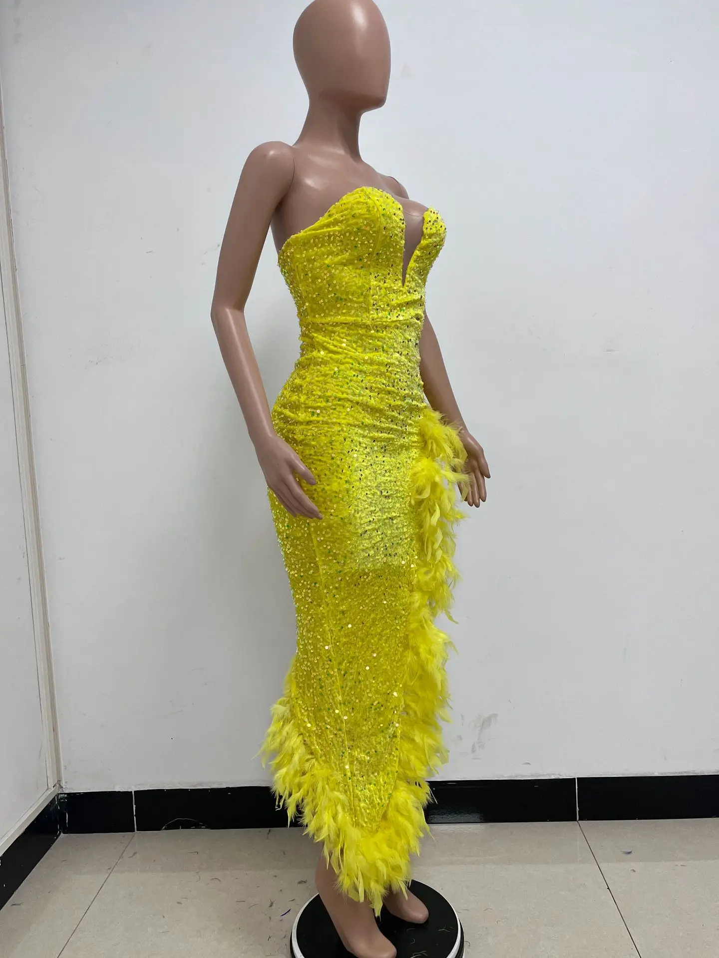 CM.YAYA Women Sequined Strapless Feather High Side Split Strapless Bodycon Midi Maxi Dress Sexy Club Even Party Dresses Vestidos CM.YAYA Women Sequined Strapless Feather High Side Split Strapless Bodycon Midi Maxi Dress Sexy Club Even Party Dresses Vestidos