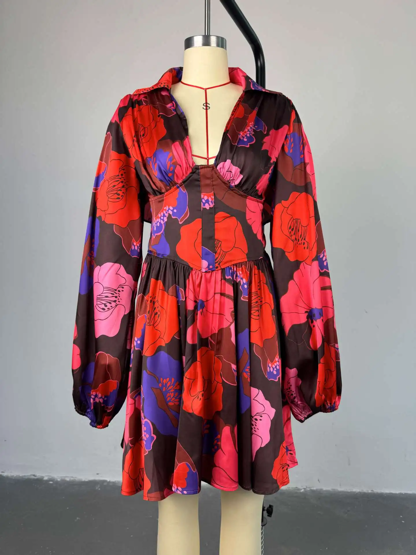 CM.YAYA Women V-neck Long Sleeve Pleated Floral Print Mini Dress Sweet elegant Sexy Birthday Beach Night Party Vestidos Dresses