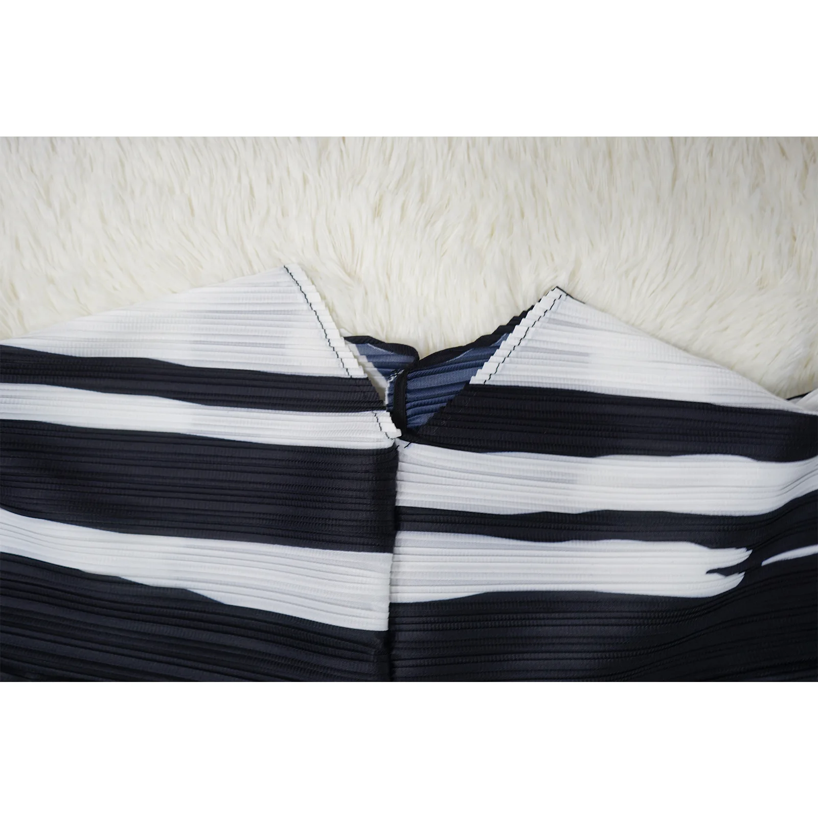 CM.YAYA Elegant Women Pleated Batwing Long Sleeve V-neck Slim Maxi Long Dress INS Fashion Autumn Winter Ruched Dresses Vestidos