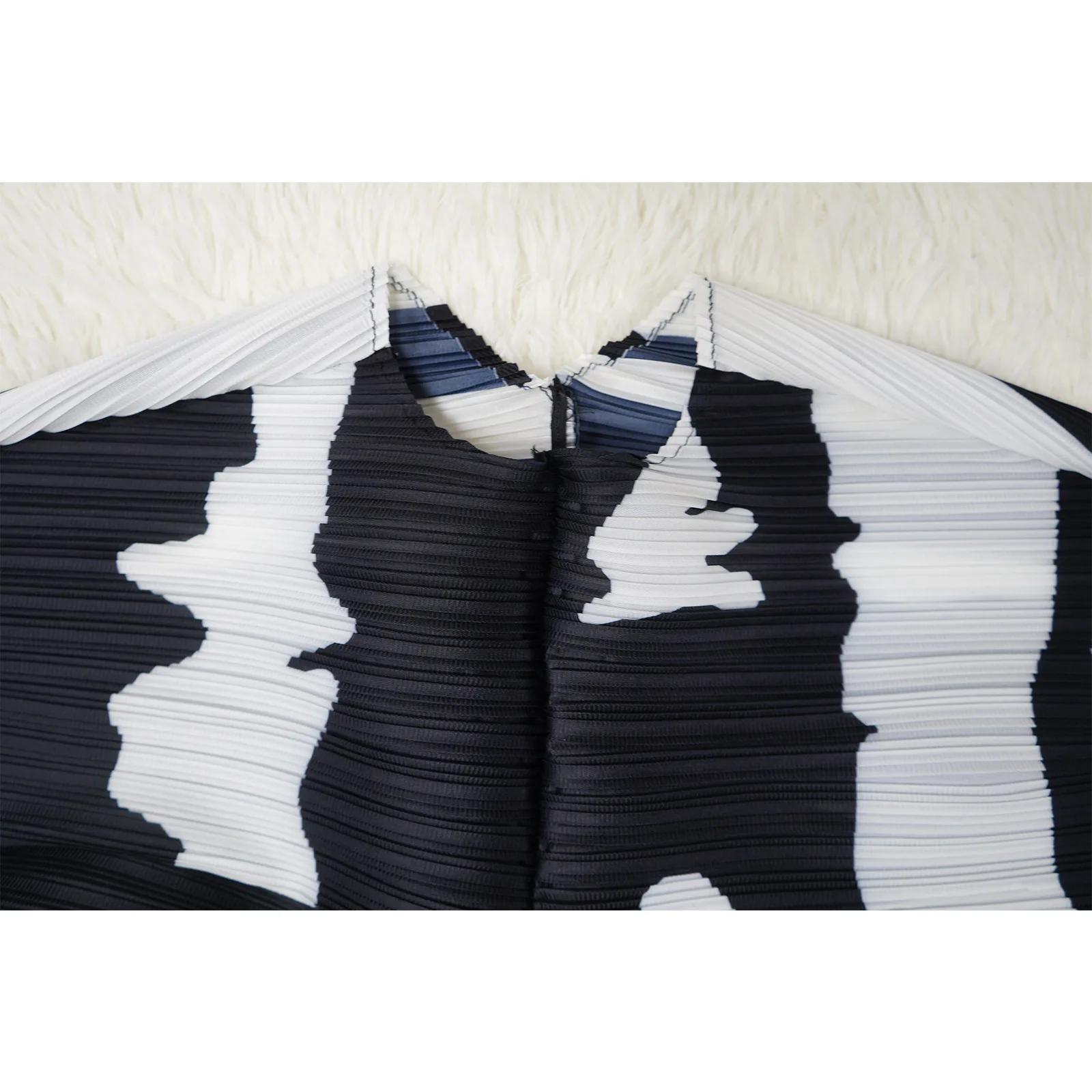 CM.YAYA Elegant Women Pleated Batwing Long Sleeve V-neck Slim Maxi Long Dress INS Fashion Autumn Winter Ruched Dresses Vestidos