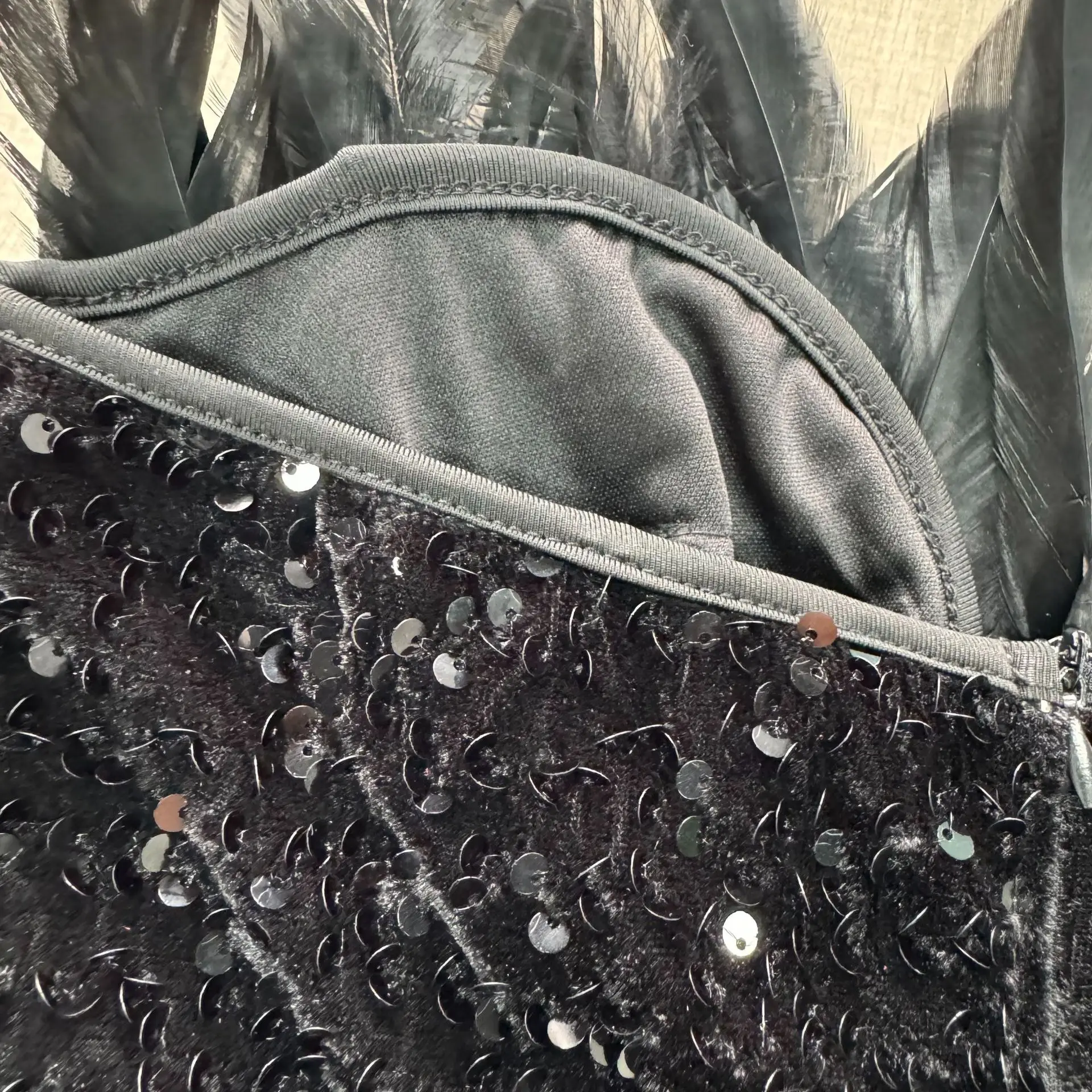 CM.YAYA Women Sequined Feather Mesh Strapless Plunging V-neck Bodycon Midi Dress 2024 Summer Sexy Party Evening Mini Dresses