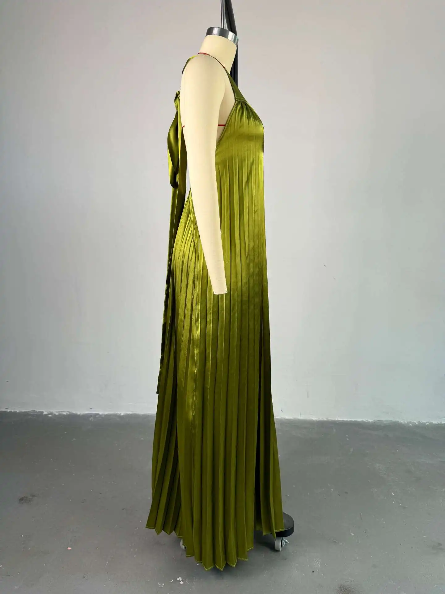 CM.YAYA 2024 Summer Sleeveless V-Neck Halter Floor-Length Long Women Dress Pleated Party Evening Beach Streetwear Maxi Dresses