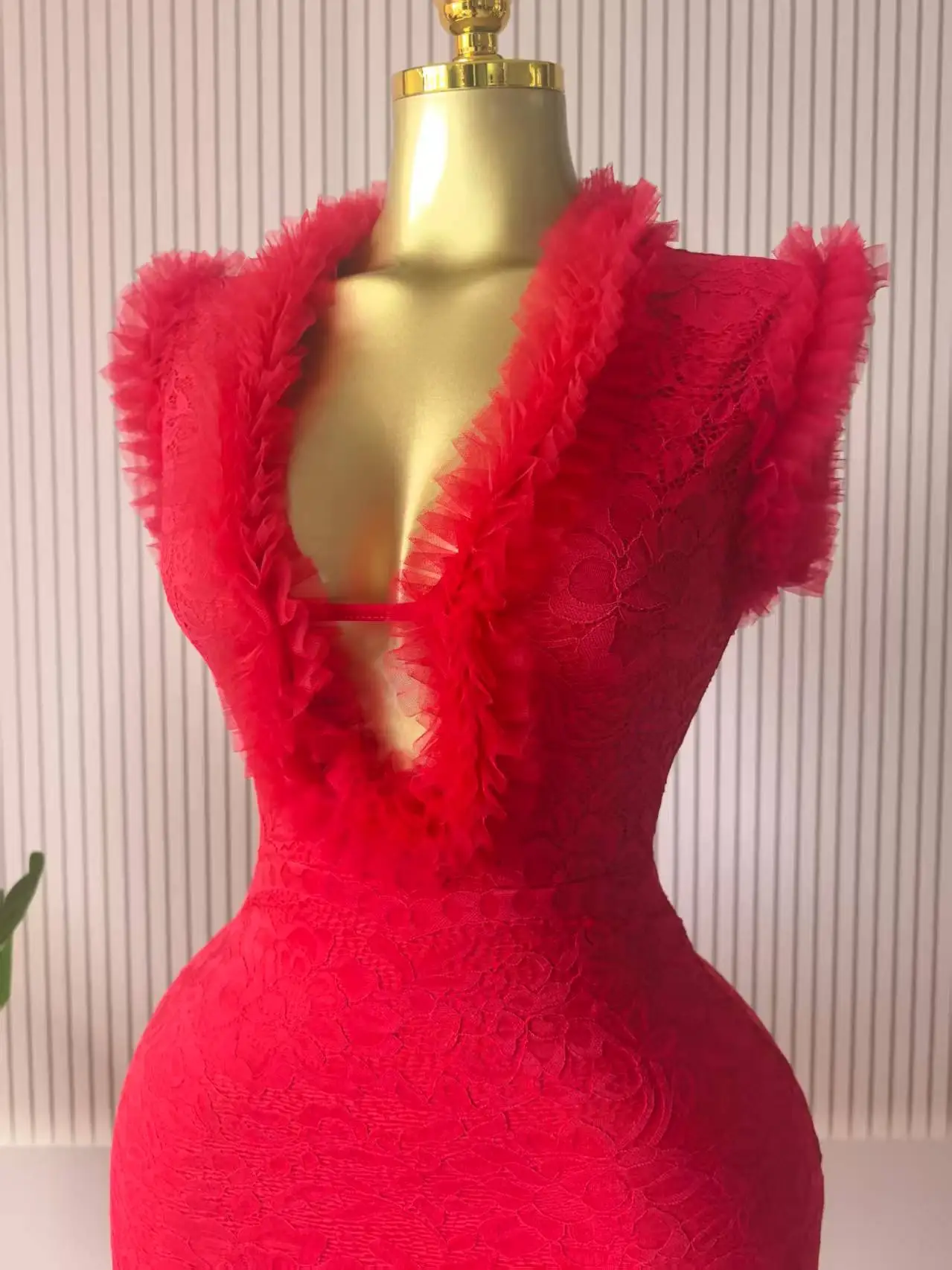 CM.YAYA Women Ruffles Splicing Deep V-neck Lace Floral Bodycon Midi Dress 2025 Birthday Night Club Party Vestidos Sexy Dresses CM.YAYA Women Ruffles Splicing Deep V-neck Lace Floral Bodycon Midi Dress 2025 Birthday Night Club Party Vestidos Sexy Dresses