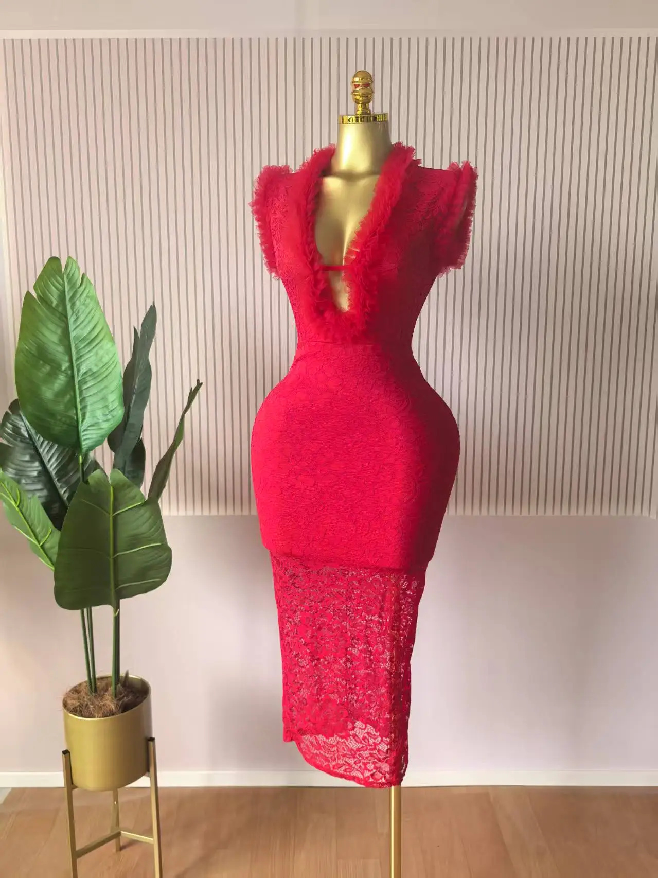 CM.YAYA Women Ruffles Splicing Deep V-neck Lace Floral Bodycon Midi Dress 2025 Birthday Night Club Party Vestidos Sexy Dresses CM.YAYA Women Ruffles Splicing Deep V-neck Lace Floral Bodycon Midi Dress 2025 Birthday Night Club Party Vestidos Sexy Dresses