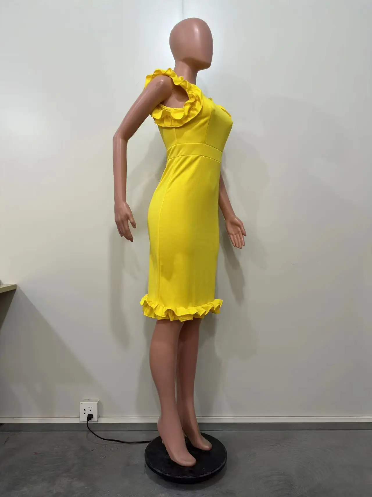 CM.YAYA Women Ruffles Shoulder Hem Sleeveless Bodycon Midi Dress 2023 Autumn Winter OL Sexy Even Vestido Party Cocktail Dresses CM.YAYA Women Ruffles Shoulder Hem Sleeveless Bodycon Midi Dress 2023 Autumn Winter OL Sexy Even Vestido Party Cocktail Dresses