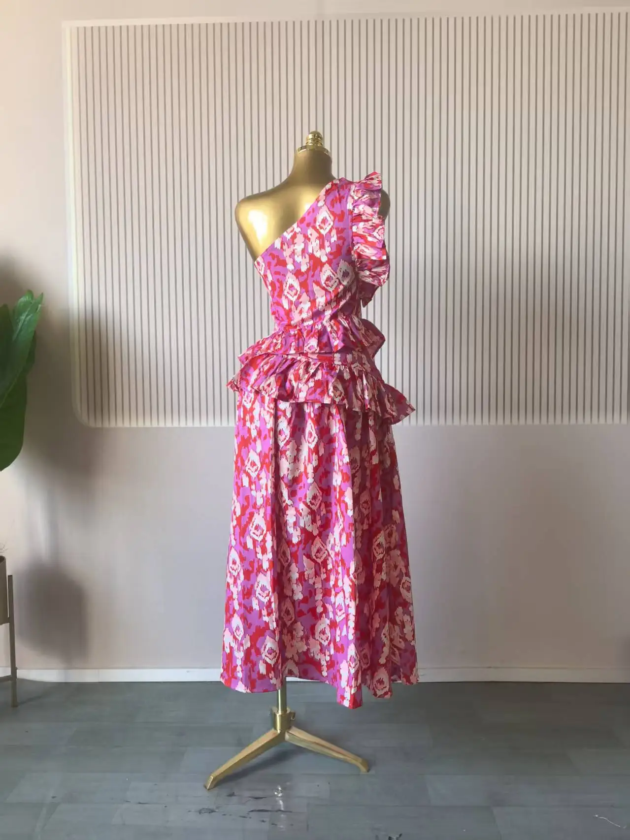 CM.YAYA Women Sleeveless One Shoulder Skew Collar Ruffles Midi Maxi Long Dress Sexy Street Birthday Party Evening Trendy Dresses CM.YAYA Women Sleeveless One Shoulder Skew Collar Ruffles Midi Maxi Long Dress Sexy Street Birthday Party Evening Trendy Dresses