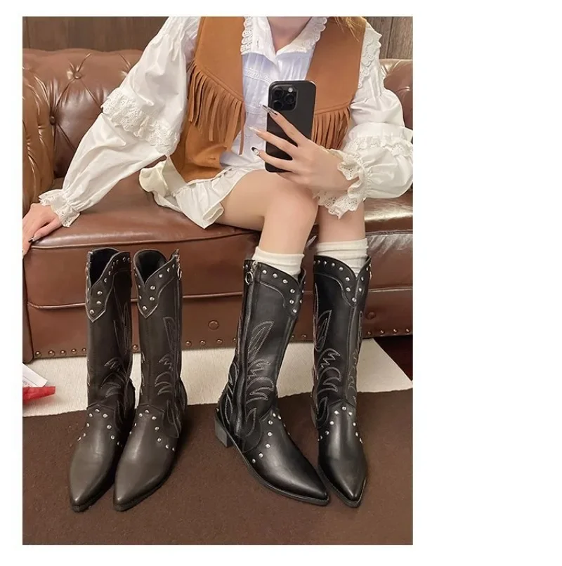 2025 New Women Boots Classics Embroidered Western Cowboy Boot Retro Rivet Mid Calf Boots for Women Pointed Toe Knight Boots