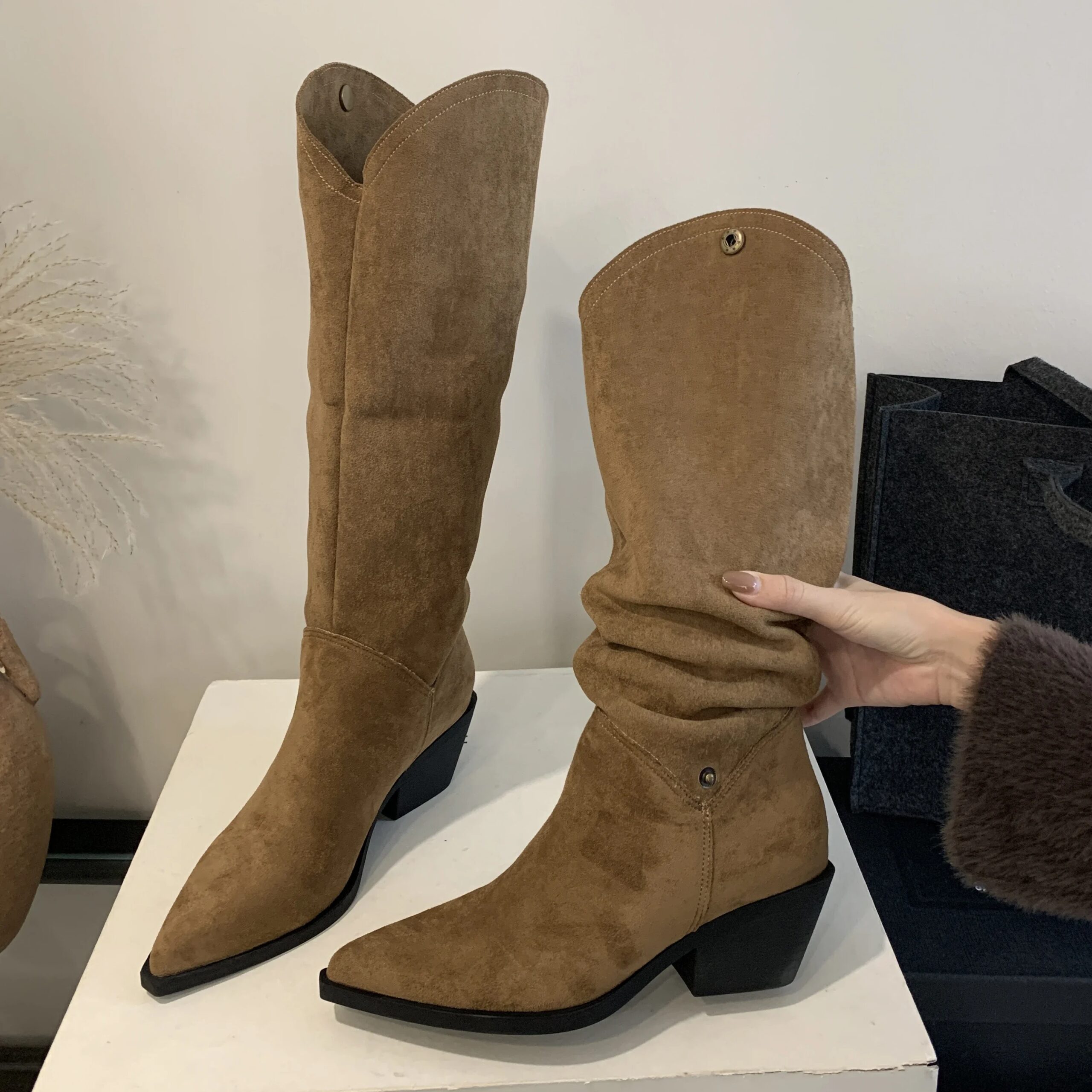 Retro Style Fold Button Women Knee-High Boots Fashion Pointed Toe Square Heels Casual Ladies Shoes Zapatos De Mujer Retro Style Fold Button Women Knee-High Boots Fashion Pointed Toe Square Heels Casual Ladies Shoes Zapatos De Mujer