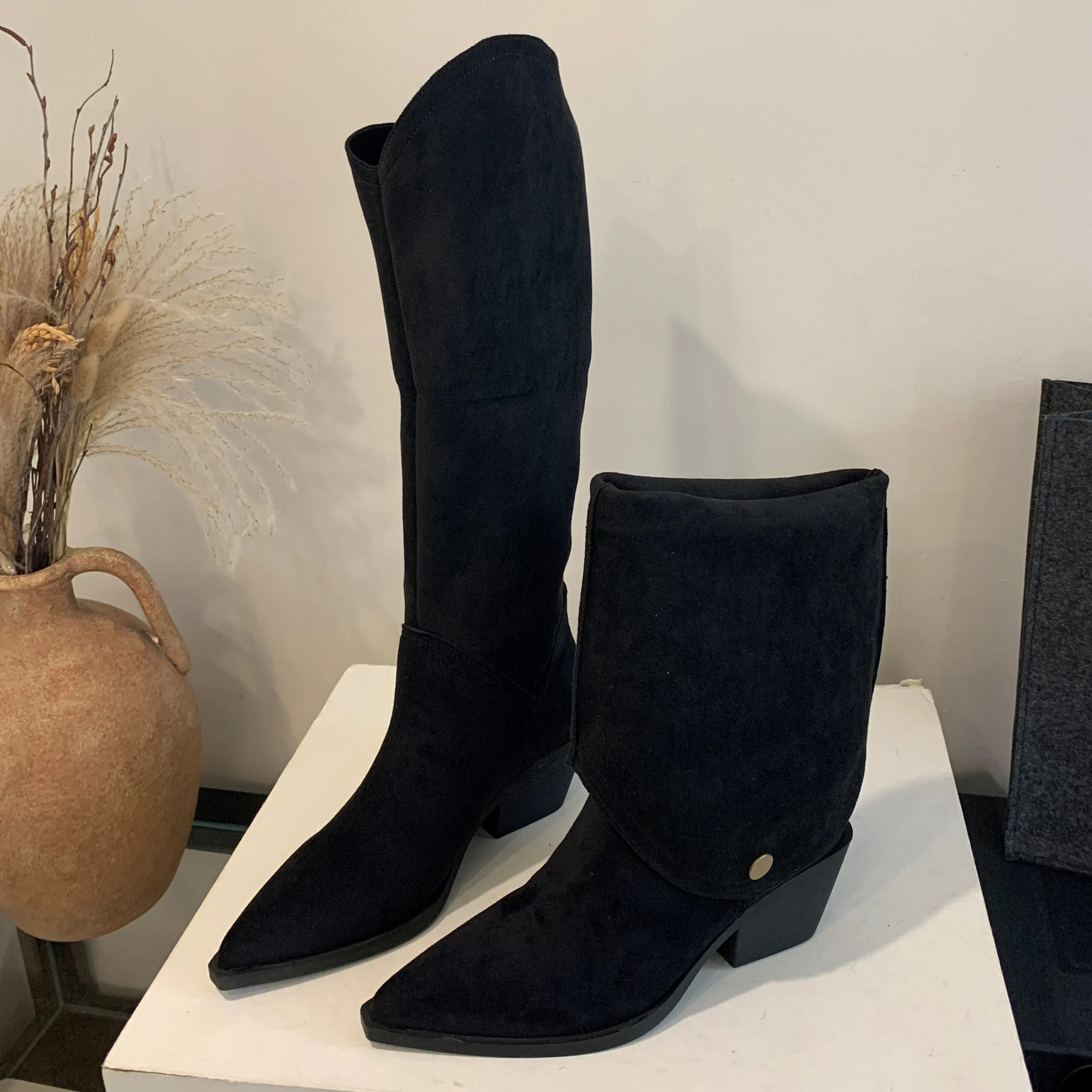 Retro Style Fold Button Women Knee-High Boots Fashion Pointed Toe Square Heels Casual Ladies Shoes Zapatos De Mujer Retro Style Fold Button Women Knee-High Boots Fashion Pointed Toe Square Heels Casual Ladies Shoes Zapatos De Mujer