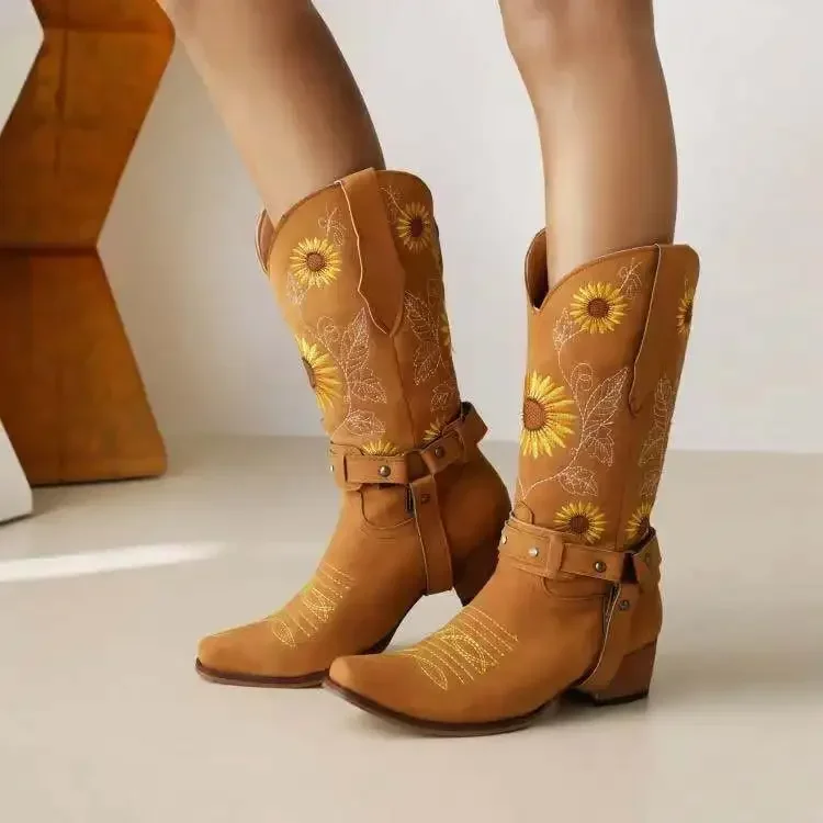 Large Size Embroidered Ethnic Style Short Boots Women's Fashion Boots Retro Low Heel Slip-On Autumn New Arrival