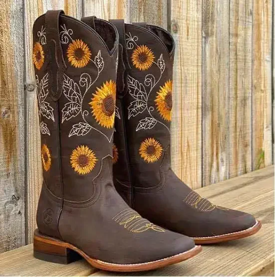 Large Size Embroidered Ethnic Style Short Boots Women's Fashion Boots Retro Low Heel Slip-On Autumn New Arrival