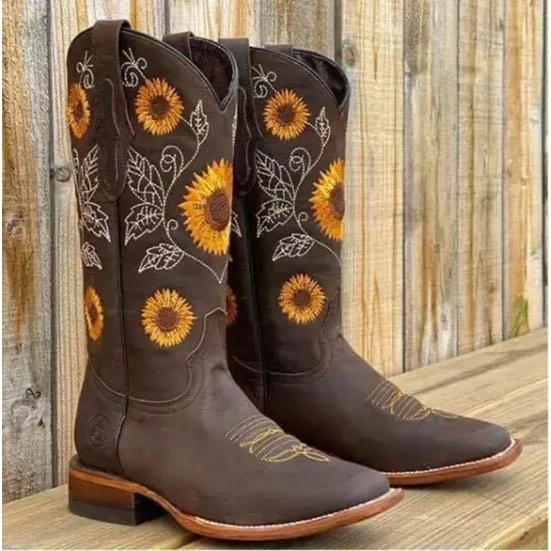 Large Size Embroidered Ethnic Style Short Boots Women's Fashion Boots Retro Low Heel Slip-On Autumn New Arrival