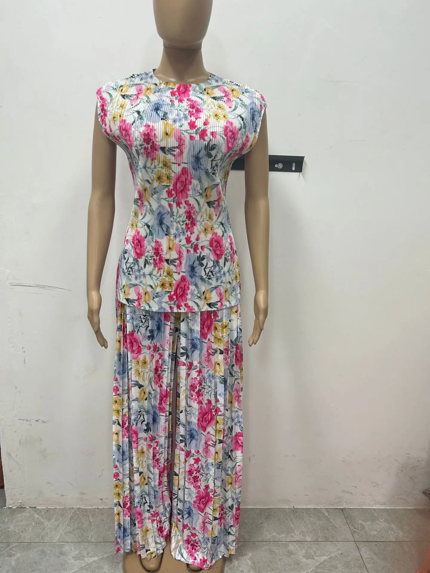 CM.YAYA Women Set Floral Print Short Sleeve Pleated T-Shirt + Wide Leg Pants 2025 Street Sexy Two 2Piece Sets Outfits Tracksuit CM.YAYA Women Set Floral Print Short Sleeve Pleated T-Shirt + Wide Leg Pants 2025 Street Sexy Two 2Piece Sets Outfits Tracksuit