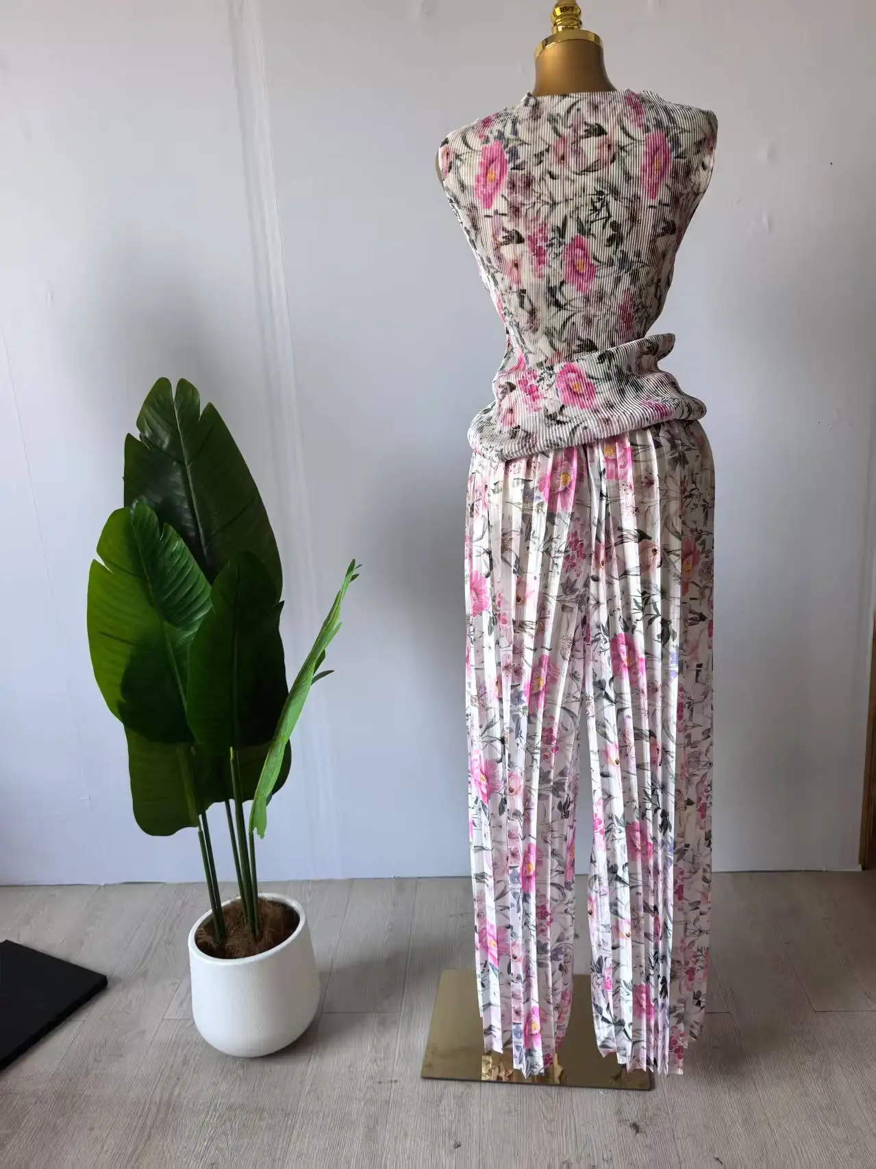 CM.YAYA Women Set Floral Print Short Sleeve Pleated T-Shirt + Wide Leg Pants 2025 Street Sexy Two 2Piece Sets Outfits Tracksuit CM.YAYA Women Set Floral Print Short Sleeve Pleated T-Shirt + Wide Leg Pants 2025 Street Sexy Two 2Piece Sets Outfits Tracksuit