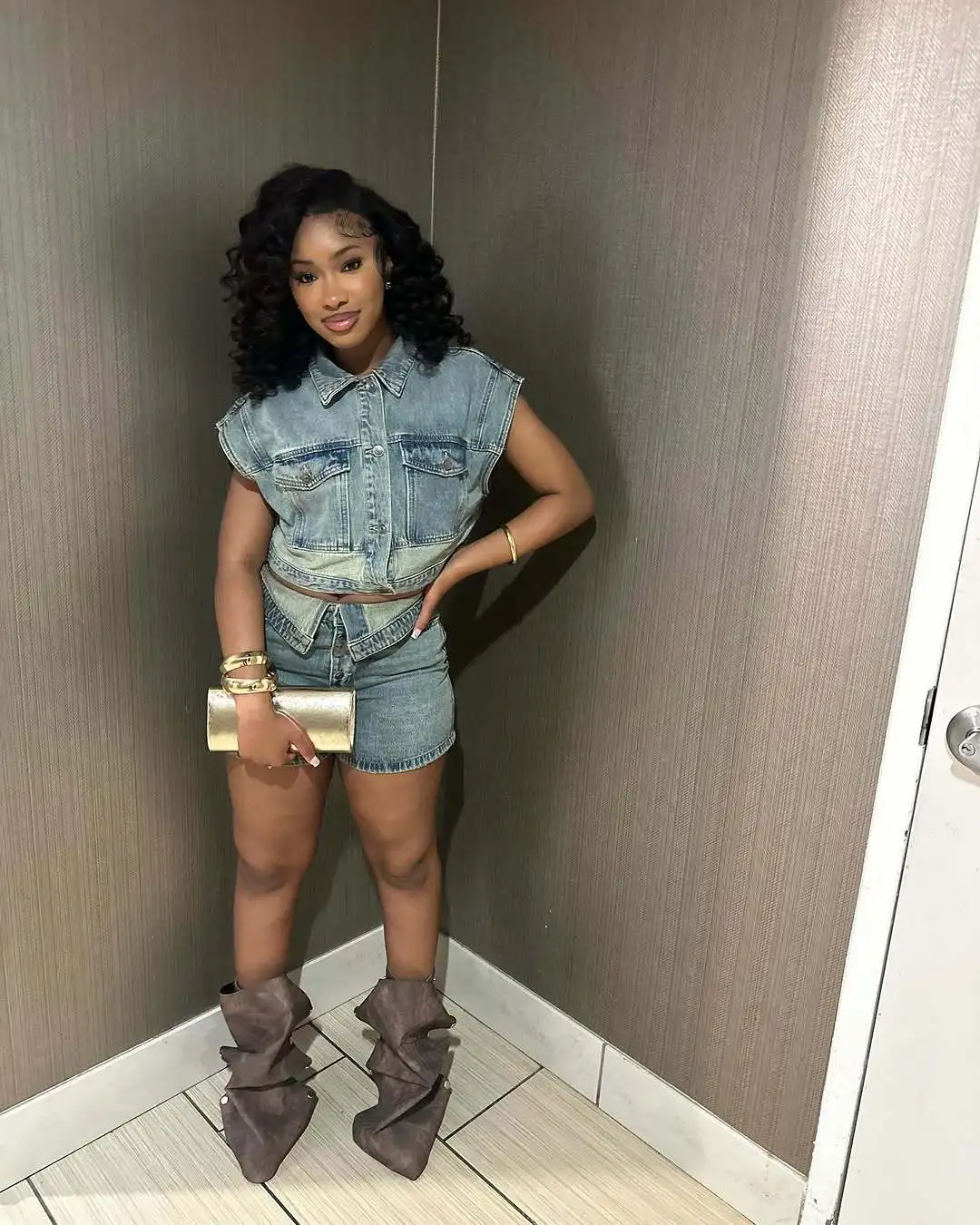 CM.YAYA Fashion Denim Women's Set Short Sleeve Jackets Tops and Shorts Jeans Sets 2025 Summer Two 2 Piece Sets Outfits Tracksuit CM.YAYA Fashion Denim Women's Set Short Sleeve Jackets Tops and Shorts Jeans Sets 2025 Summer Two 2 Piece Sets Outfits Tracksuit