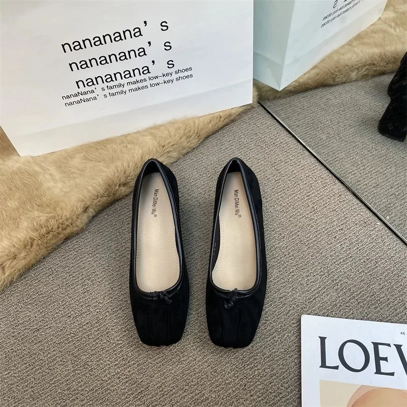 2025 Spring And Autumn New Style Flat Mouth Single Shoe Vintage High Heel Milk Shoe Commuting Velvet Surface Mary Jane Shoe