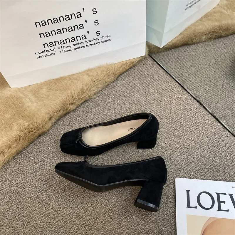 2025 Spring And Autumn New Style Flat Mouth Single Shoe Vintage High Heel Milk Shoe Commuting Velvet Surface Mary Jane Shoe