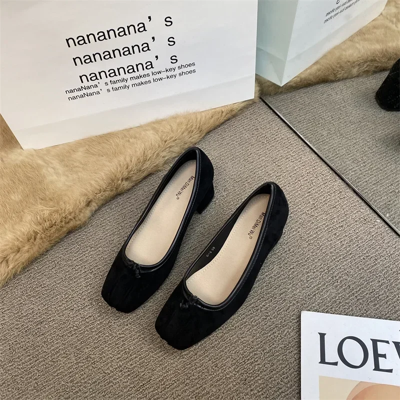 2025 Spring And Autumn New Style Flat Mouth Single Shoe Vintage High Heel Milk Shoe Commuting Velvet Surface Mary Jane Shoe