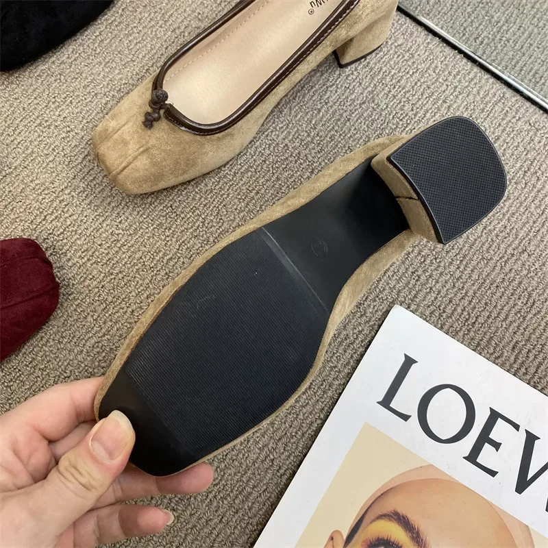 2025 Spring And Autumn New Style Flat Mouth Single Shoe Vintage High Heel Milk Shoe Commuting Velvet Surface Mary Jane Shoe