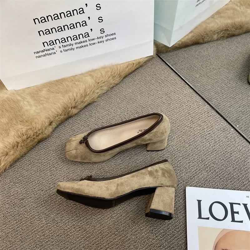 2025 Spring And Autumn New Style Flat Mouth Single Shoe Vintage High Heel Milk Shoe Commuting Velvet Surface Mary Jane Shoe