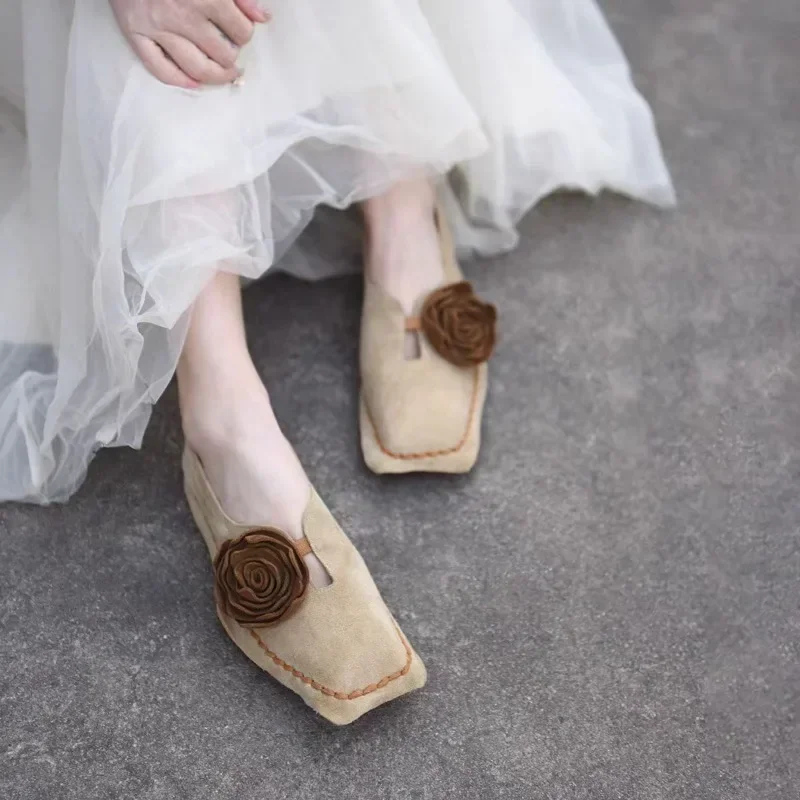 Flat Shoes Women's Spring and Autumn New Retro Niche Flower Square Toe Deep Mouth Soft Sole Single Shoes Flat Shoes Women's Spring and Autumn New Retro Niche Flower Square Toe Deep Mouth Soft Sole Single Shoes