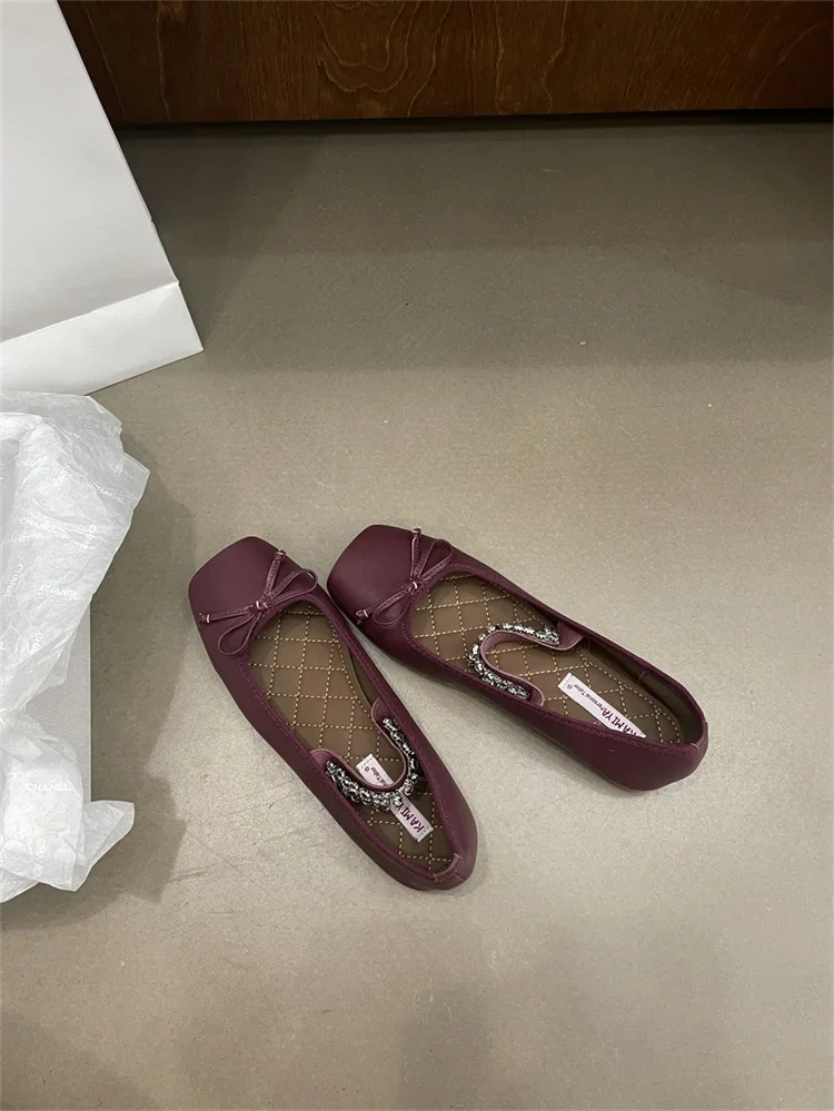 Metal Rhinestone Chain Ballet Flat Shoes Square Bow Single Shoes French Mary Jane Silver Shiny Leather Woman Flat Sandals 35-40 Metal Rhinestone Chain Ballet Flat Shoes Square Bow Single Shoes French Mary Jane Silver Shiny Leather Woman Flat Sandals 35-40