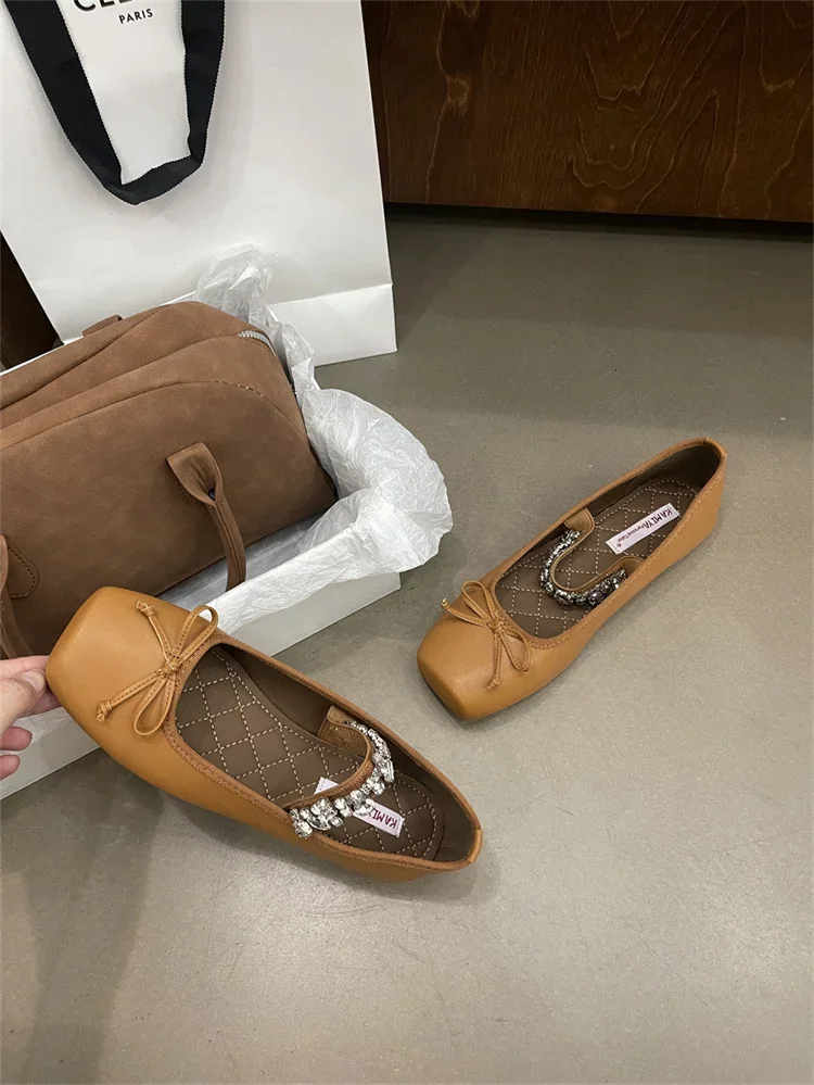 Metal Rhinestone Chain Ballet Flat Shoes Square Bow Single Shoes French Mary Jane Silver Shiny Leather Woman Flat Sandals 35-40 Metal Rhinestone Chain Ballet Flat Shoes Square Bow Single Shoes French Mary Jane Silver Shiny Leather Woman Flat Sandals 35-40