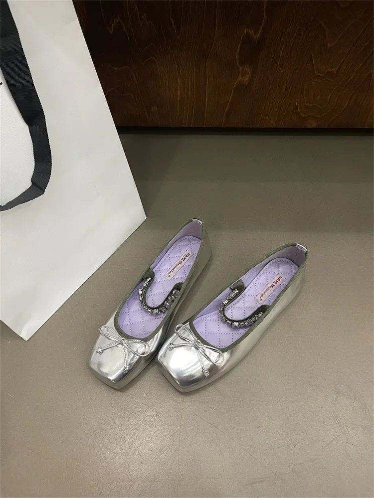 Metal Rhinestone Chain Ballet Flat Shoes Square Bow Single Shoes French Mary Jane Silver Shiny Leather Woman Flat Sandals 35-40 Metal Rhinestone Chain Ballet Flat Shoes Square Bow Single Shoes French Mary Jane Silver Shiny Leather Woman Flat Sandals 35-40