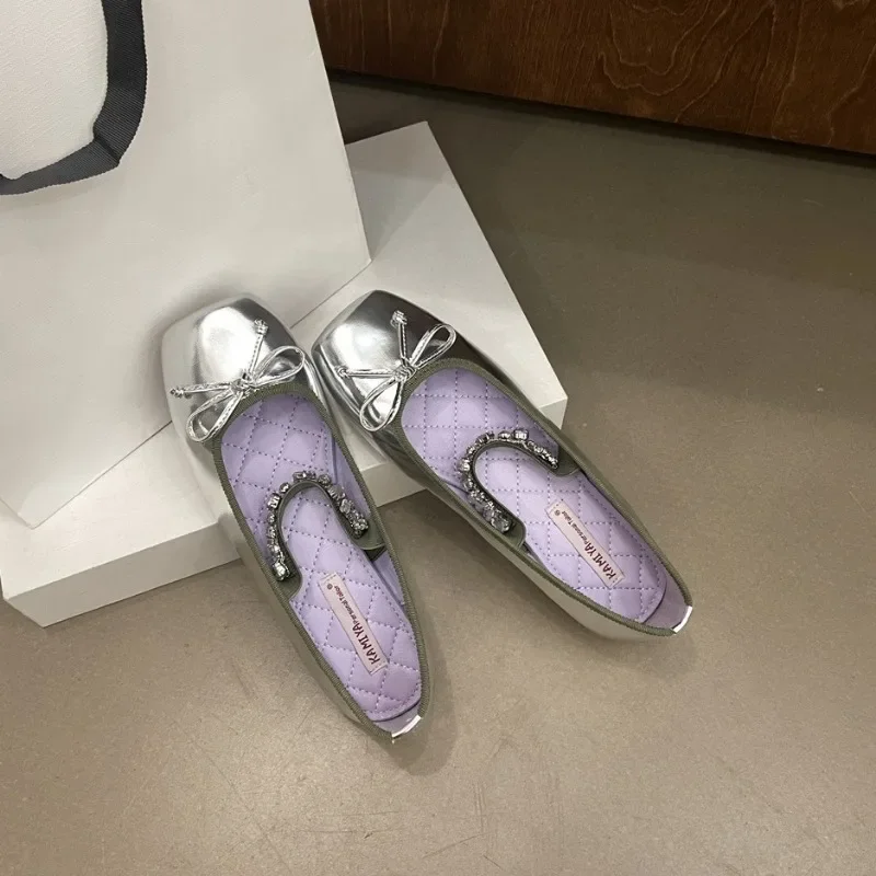 Metal Rhinestone Chain Ballet Flat Shoes Square Bow Single Shoes French Mary Jane Silver Shiny Leather Woman Flat Sandals 35-40 Metal Rhinestone Chain Ballet Flat Shoes Square Bow Single Shoes French Mary Jane Silver Shiny Leather Woman Flat Sandals 35-40