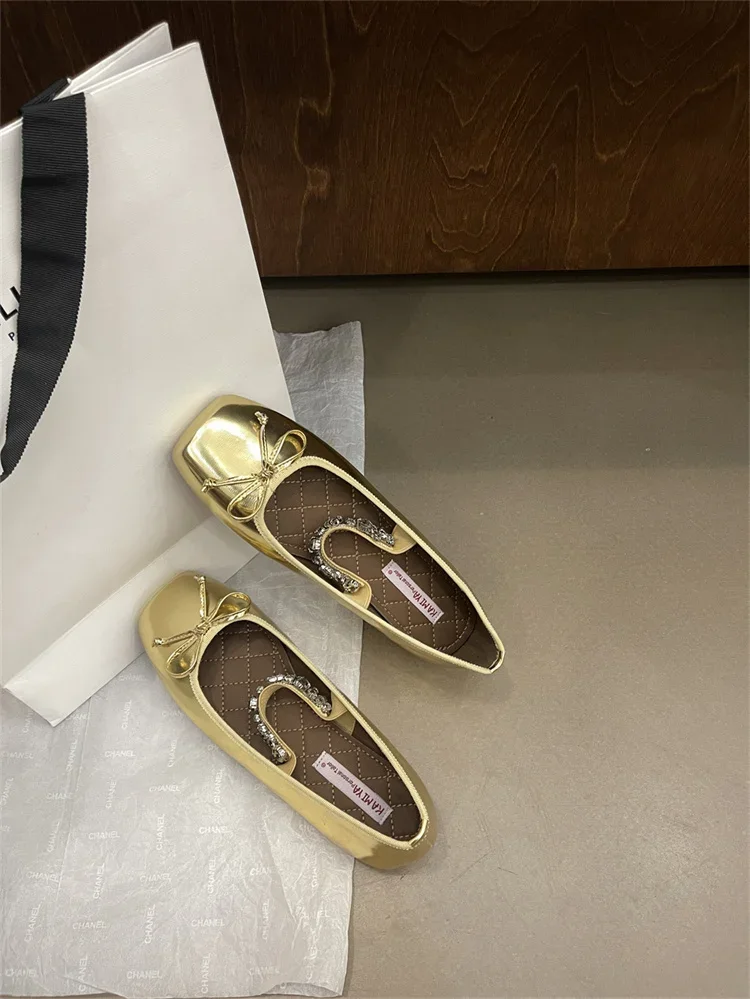 Metal Rhinestone Chain Ballet Flat Shoes Square Bow Single Shoes French Mary Jane Silver Shiny Leather Woman Flat Sandals 35-40 Metal Rhinestone Chain Ballet Flat Shoes Square Bow Single Shoes French Mary Jane Silver Shiny Leather Woman Flat Sandals 35-40