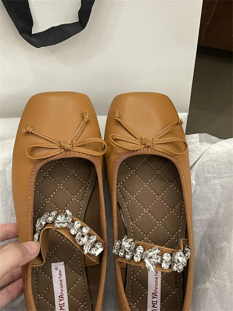 Metal Rhinestone Chain Ballet Flat Shoes Square Bow Single Shoes French Mary Jane Silver Shiny Leather Woman Flat Sandals 35-40 Metal Rhinestone Chain Ballet Flat Shoes Square Bow Single Shoes French Mary Jane Silver Shiny Leather Woman Flat Sandals 35-40