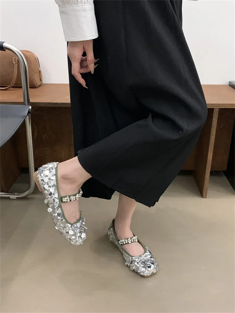 Metal Rhinestone Chain Ballet Flat Shoes Square Bow Single Shoes French Mary Jane Silver Shiny Leather Woman Flat Sandals 35-40 Metal Rhinestone Chain Ballet Flat Shoes Square Bow Single Shoes French Mary Jane Silver Shiny Leather Woman Flat Sandals 35-40