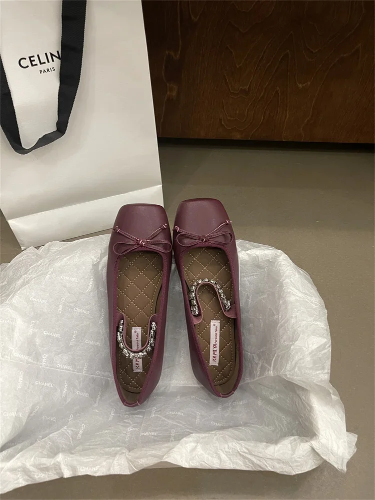 Metal Rhinestone Chain Ballet Flat Shoes Square Bow Single Shoes French Mary Jane Silver Shiny Leather Woman Flat Sandals 35-40 Metal Rhinestone Chain Ballet Flat Shoes Square Bow Single Shoes French Mary Jane Silver Shiny Leather Woman Flat Sandals 35-40