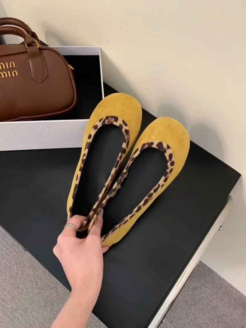 2025 Ladies Shoes Shallow Women's Flats Fashion Round Toe Casual Flat Shoes New Color Matching Flat Slip on Solid Zapatos