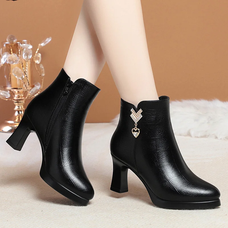 Comfortable Soft Leather Warm Winter Short Boots Women Platform Boots Block High Heels Ankle Boots for Office Mom Model