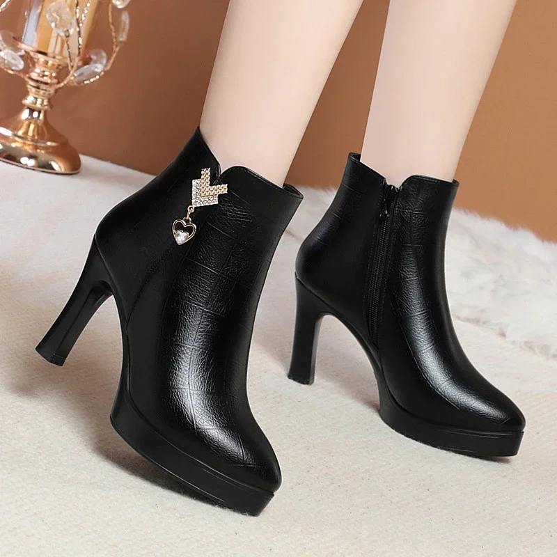 Comfortable Soft Leather Warm Winter Short Boots Women Platform Boots Block High Heels Ankle Boots for Office Mom Model