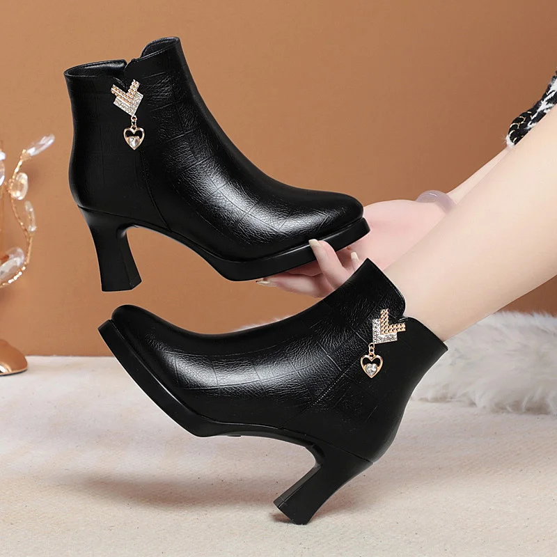Comfortable Soft Leather Warm Winter Short Boots Women Platform Boots Block High Heels Ankle Boots for Office Mom Model